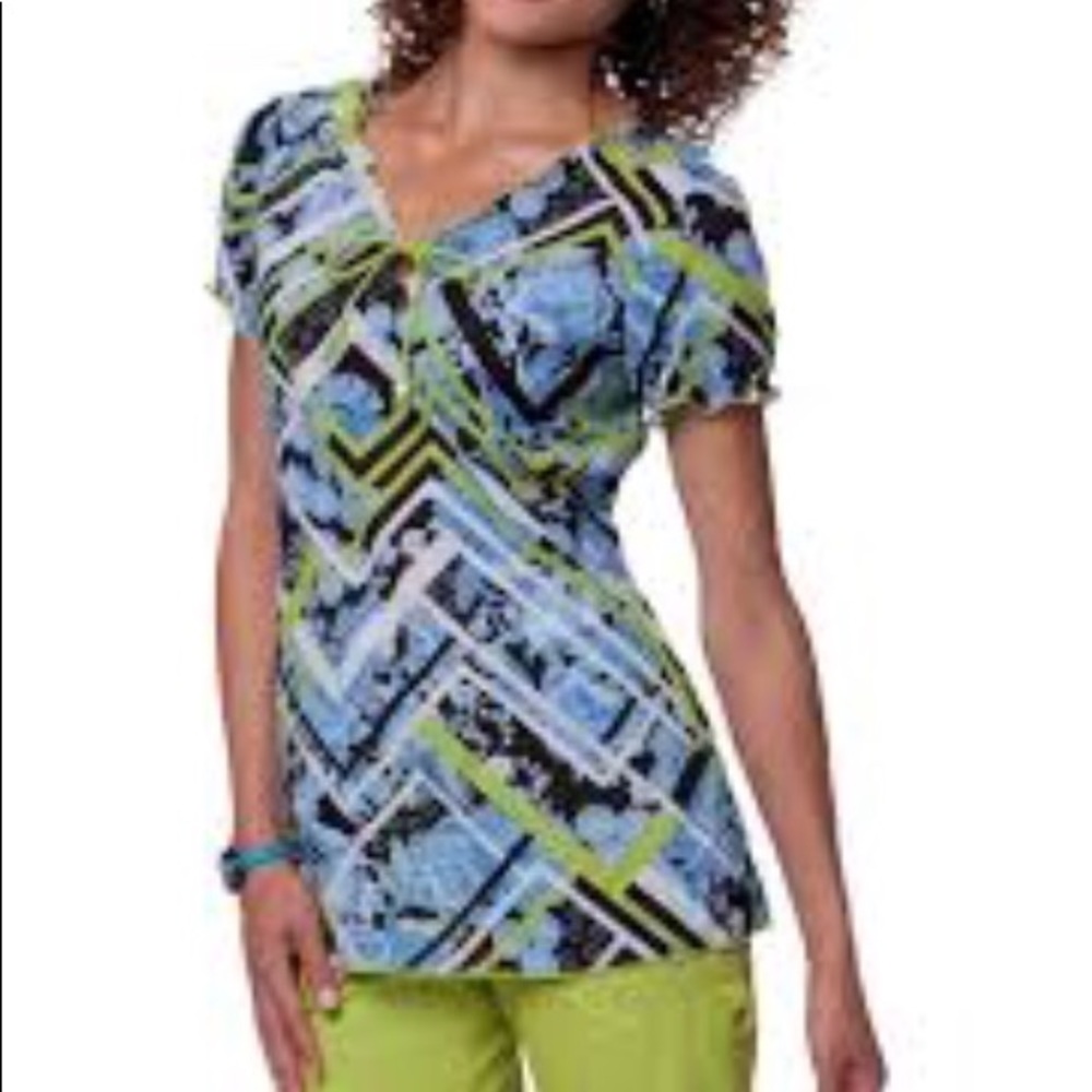 Koi Bridgette “Zig Zag” Scrub Top NWT